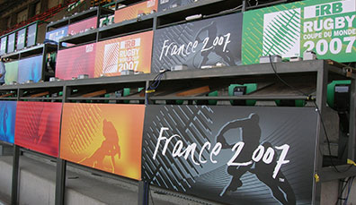 Instalación de la decoración de la Copa del Mundo de Rugby 2007 por Doublet